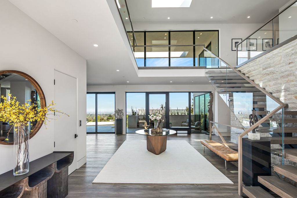 The Home in Pacific Palisades is a new contemporary home personifies abstract reductionist minimalism perched above the trees in the highly coveted Riviera now available for sale. This home located at 1635 Casale Rd, Pacific Palisades, California