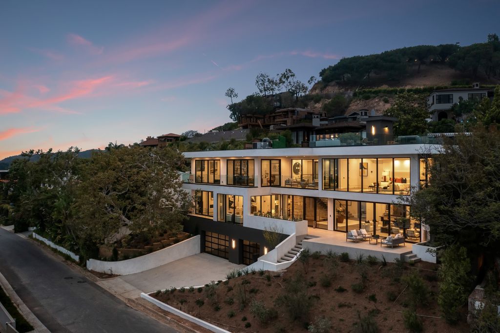 The Home in Pacific Palisades is a new contemporary home personifies abstract reductionist minimalism perched above the trees in the highly coveted Riviera now available for sale. This home located at 1635 Casale Rd, Pacific Palisades, California