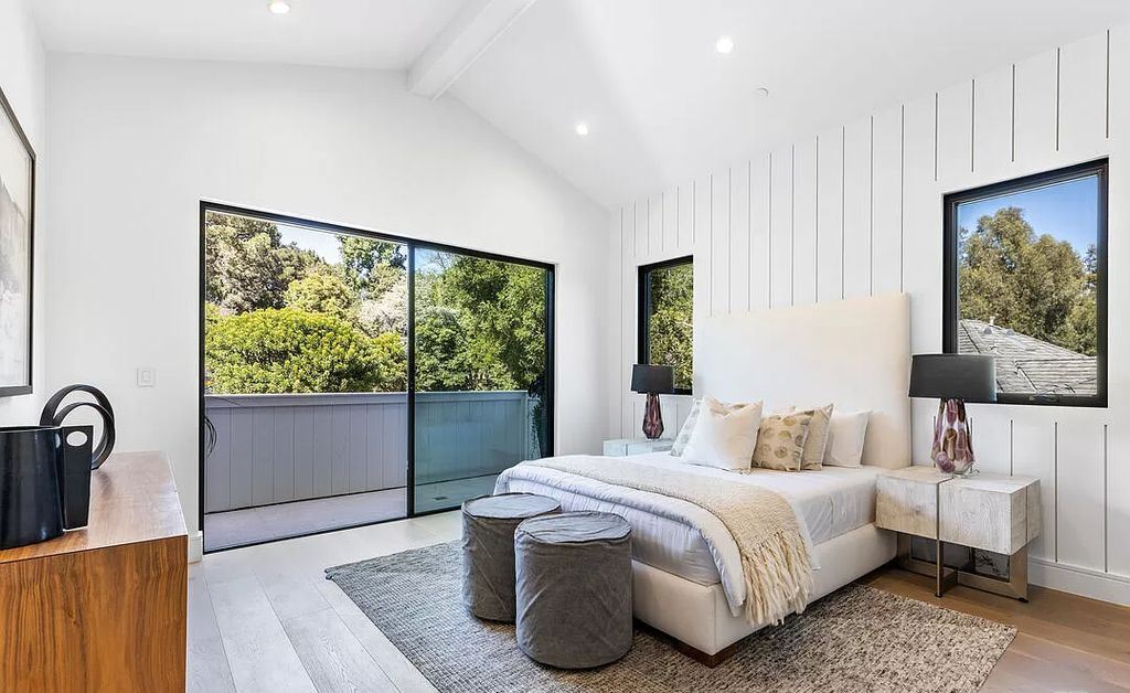Wood paneled walls always evoke a sense of closeness to nature, assisting you in creating a tranquil and peaceful bedroom environment. A white bedroom also gives the impression of having numerous doors, which lets more light into this tranquil area.