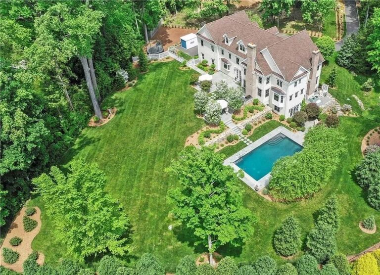 This $3,500,000 Breathtaking Gem Offers Luxury, Elegance, and Unparalleled Quality for an Exquisite Lifestyle in Connecticut