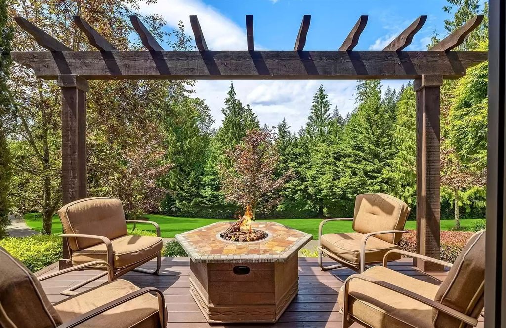 The Estate in Washington is a luxurious home with uncompromised privacy now available for sale. This home located at 1324 289th Avenue NE, Carnation, Washington; offering 05 bedrooms and 05 bathrooms with 6,824 square feet of living spaces.