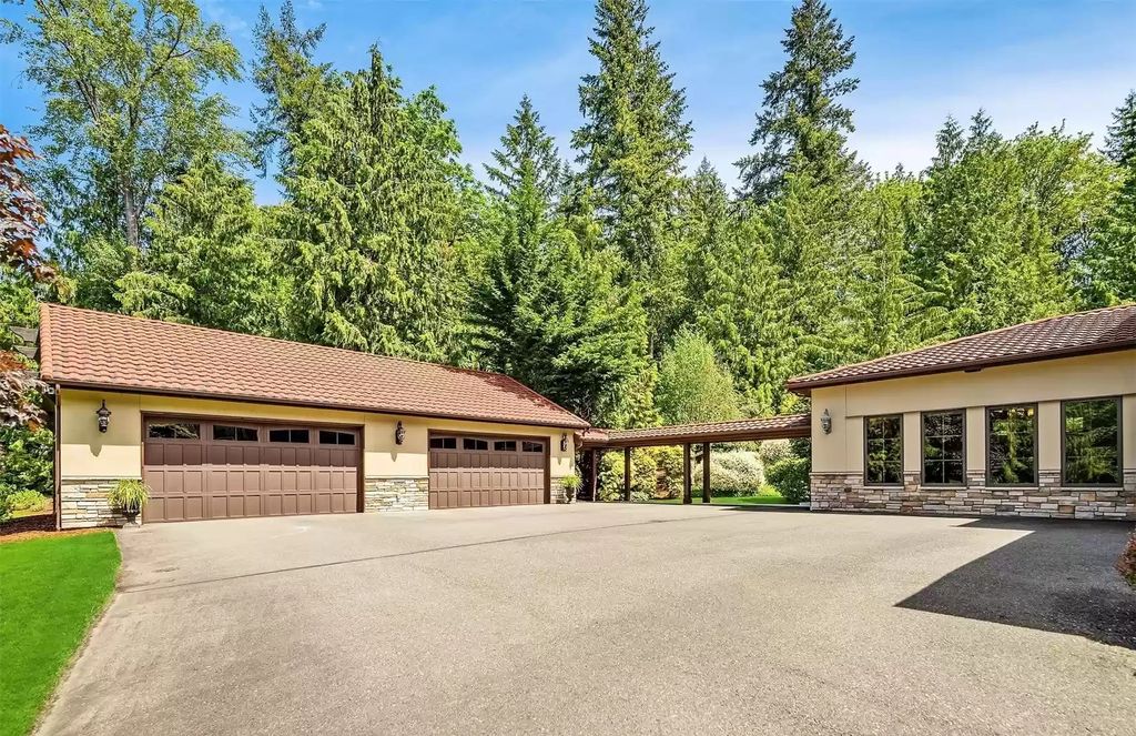 The Estate in Washington is a luxurious home with uncompromised privacy now available for sale. This home located at 1324 289th Avenue NE, Carnation, Washington; offering 05 bedrooms and 05 bathrooms with 6,824 square feet of living spaces.