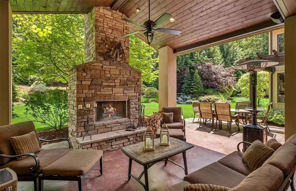 The Estate in Washington is a luxurious home with uncompromised privacy now available for sale. This home located at 1324 289th Avenue NE, Carnation, Washington; offering 05 bedrooms and 05 bathrooms with 6,824 square feet of living spaces.