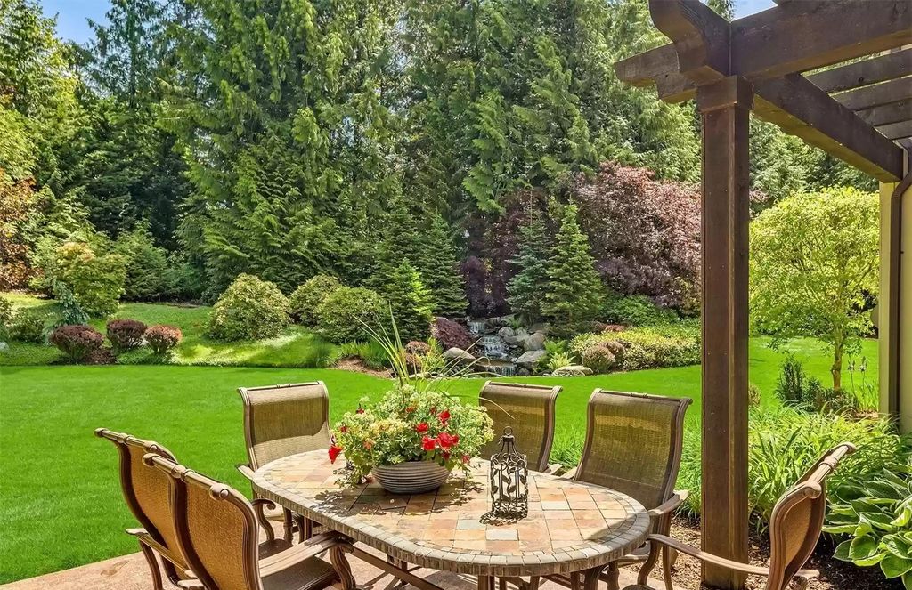 The Estate in Washington is a luxurious home with uncompromised privacy now available for sale. This home located at 1324 289th Avenue NE, Carnation, Washington; offering 05 bedrooms and 05 bathrooms with 6,824 square feet of living spaces.