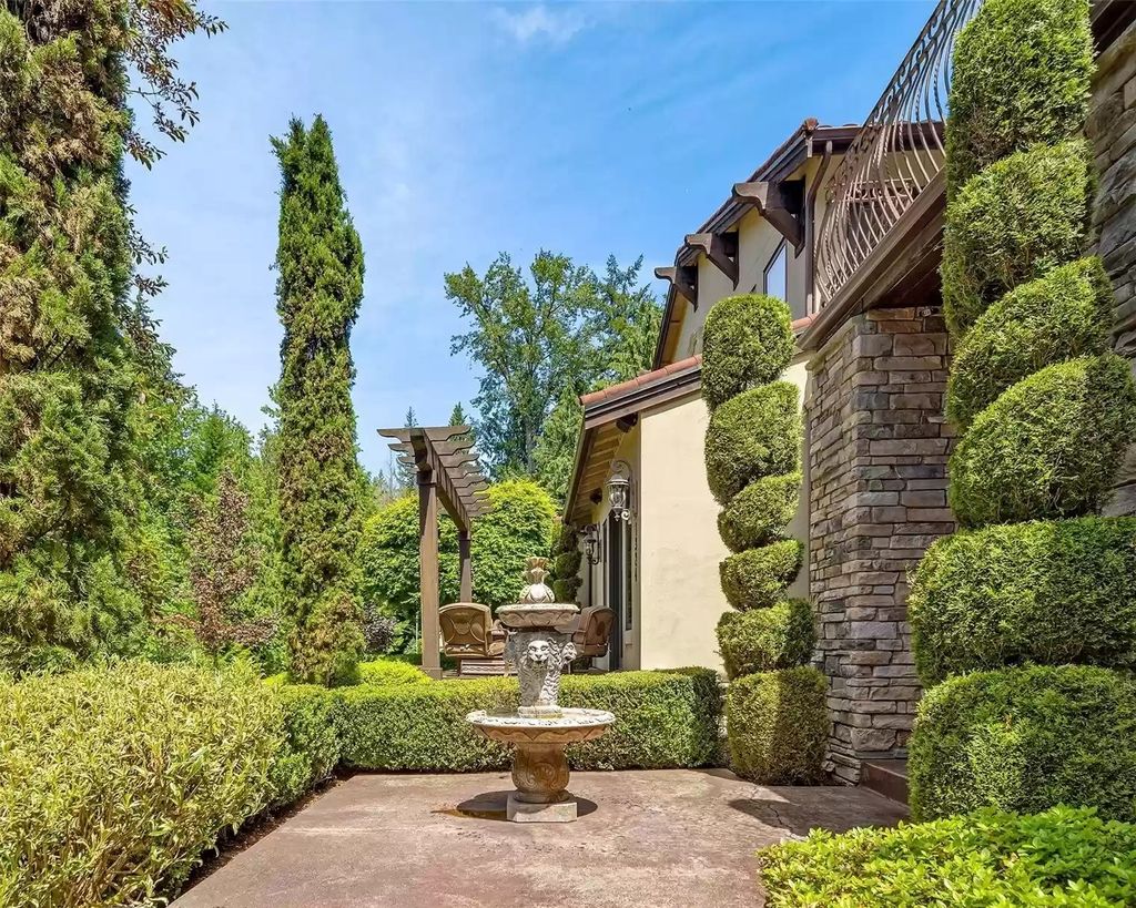 The Estate in Washington is a luxurious home with uncompromised privacy now available for sale. This home located at 1324 289th Avenue NE, Carnation, Washington; offering 05 bedrooms and 05 bathrooms with 6,824 square feet of living spaces.