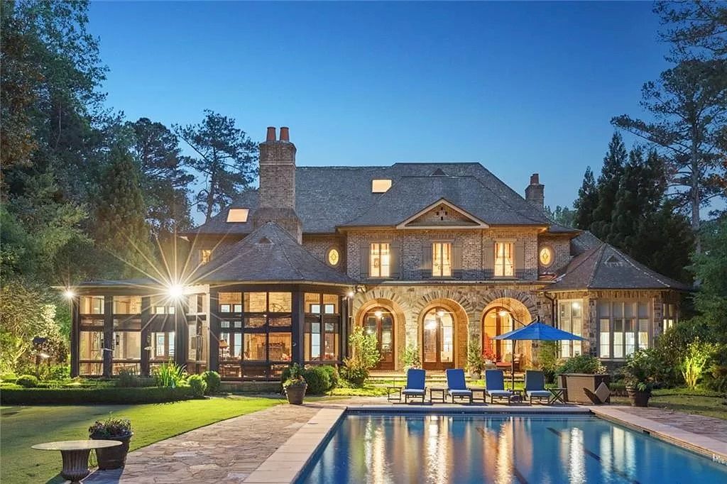 The Estate in Georgia is a luxurious home sitting on mature landscaping to offer endless possibilities for you to live like a king now available for sale. This home located at 5310 London Dr, Sandy Springs, Georgia; offering 06 bedrooms and 08 bathrooms with 9,036 square feet of living spaces.