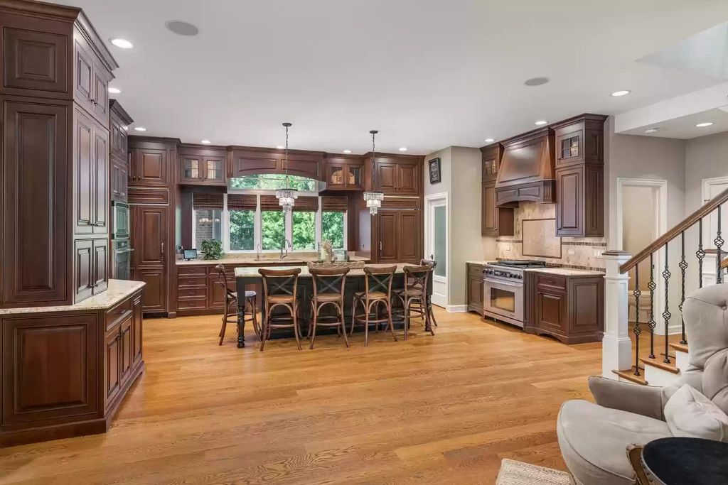 The Home in Illinois is a luxurious home which is exquisite from top to bottom now available for sale. This home located at 1091 Johnson Dr, Naperville, Illinois; offering 06 bedrooms and 07 bathrooms with 7,856 square feet of living spaces. 