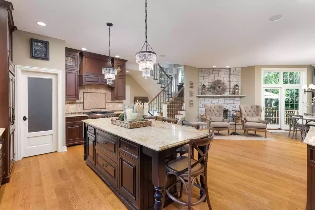 The Home in Illinois is a luxurious home which is exquisite from top to bottom now available for sale. This home located at 1091 Johnson Dr, Naperville, Illinois; offering 06 bedrooms and 07 bathrooms with 7,856 square feet of living spaces. 