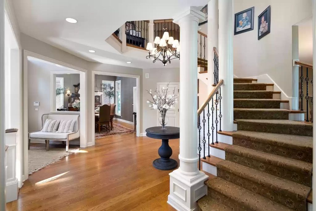 The Home in Illinois is a luxurious home which is exquisite from top to bottom now available for sale. This home located at 1091 Johnson Dr, Naperville, Illinois; offering 06 bedrooms and 07 bathrooms with 7,856 square feet of living spaces. 