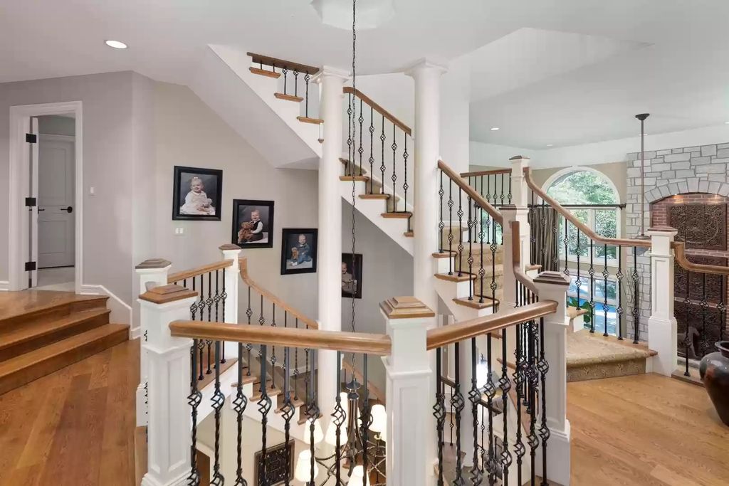 The Home in Illinois is a luxurious home which is exquisite from top to bottom now available for sale. This home located at 1091 Johnson Dr, Naperville, Illinois; offering 06 bedrooms and 07 bathrooms with 7,856 square feet of living spaces. 