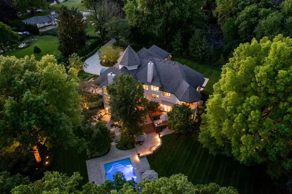 The Home in Illinois is a luxurious home which is exquisite from top to bottom now available for sale. This home located at 1091 Johnson Dr, Naperville, Illinois; offering 06 bedrooms and 07 bathrooms with 7,856 square feet of living spaces. 