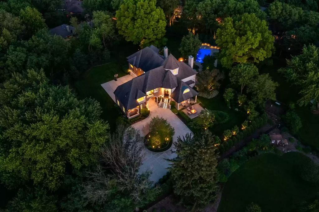 The Home in Illinois is a luxurious home which is exquisite from top to bottom now available for sale. This home located at 1091 Johnson Dr, Naperville, Illinois; offering 06 bedrooms and 07 bathrooms with 7,856 square feet of living spaces. 