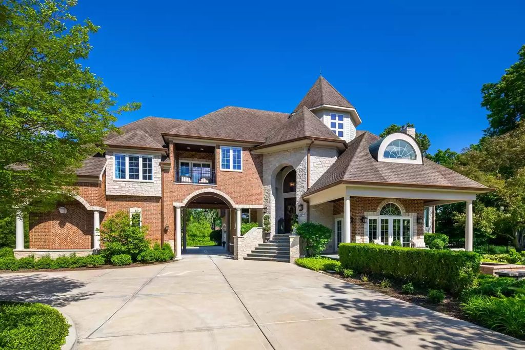 The Home in Illinois is a luxurious home which is exquisite from top to bottom now available for sale. This home located at 1091 Johnson Dr, Naperville, Illinois; offering 06 bedrooms and 07 bathrooms with 7,856 square feet of living spaces. 