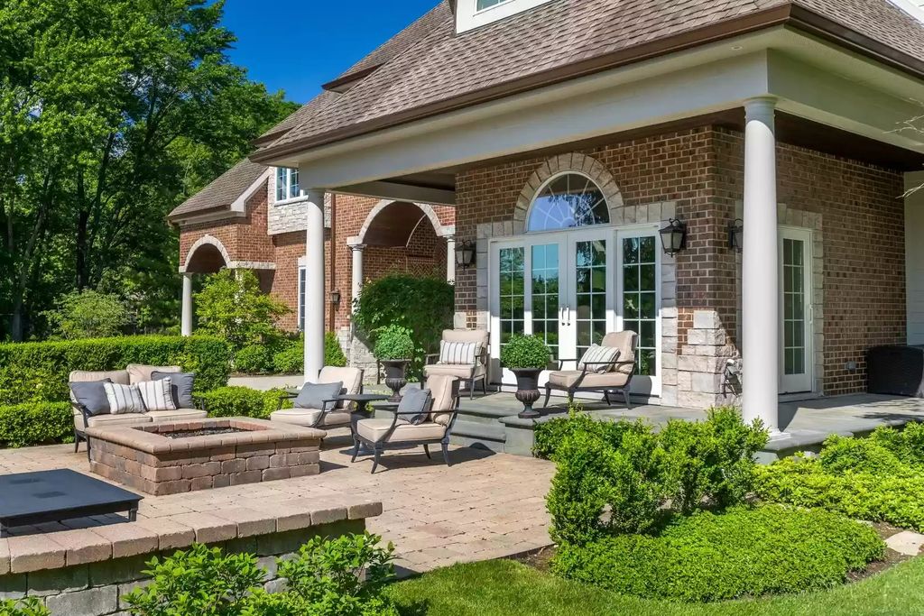 The Home in Illinois is a luxurious home which is exquisite from top to bottom now available for sale. This home located at 1091 Johnson Dr, Naperville, Illinois; offering 06 bedrooms and 07 bathrooms with 7,856 square feet of living spaces. 