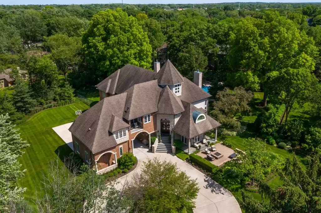 The Home in Illinois is a luxurious home which is exquisite from top to bottom now available for sale. This home located at 1091 Johnson Dr, Naperville, Illinois; offering 06 bedrooms and 07 bathrooms with 7,856 square feet of living spaces. 