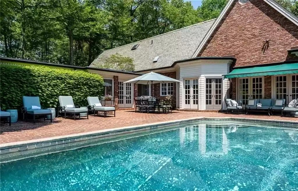 The Home in Connecticut is a luxurious home surrounded by perennial gardens, lush rolling lawns and gorgeous outdoor spaces now available for sale. This home located at 1194 Smith Ridge Rd, New Canaan, Connecticut; offering 05 bedrooms and 09 bathrooms with 8,623 square feet of living spaces.