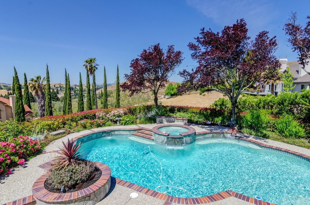 The Home in Danville is a Blackhawk Country Club estate has an amazing backyard with solar-heated pool, spa, hot tub, putting green, gardens, multiple venues now available for sale. This home located at 4338 Quail Run Ln, Danville, California