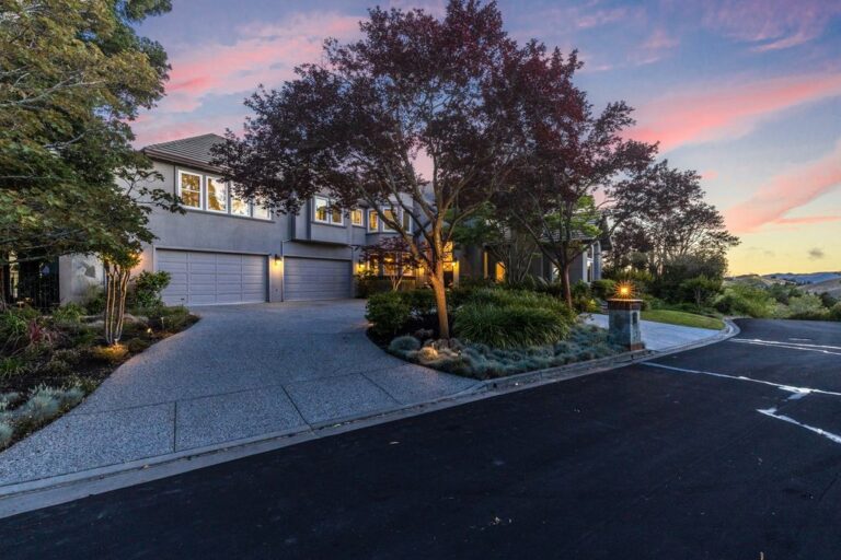 3,998,800 Blackhawk Country Home in Danville has an amazing backyard