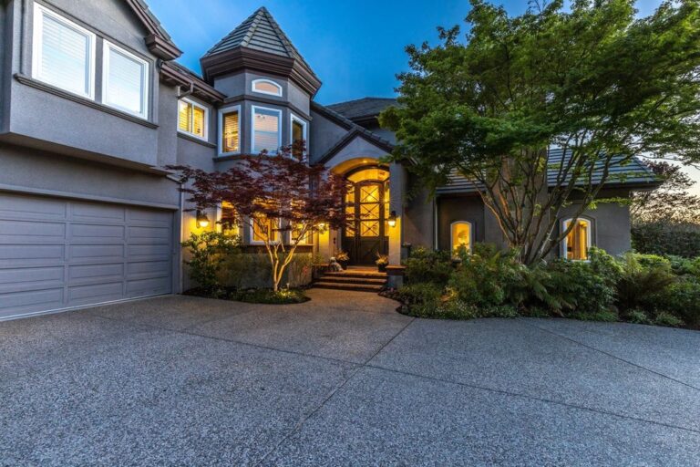 3,998,800 Blackhawk Country Home in Danville has an amazing backyard