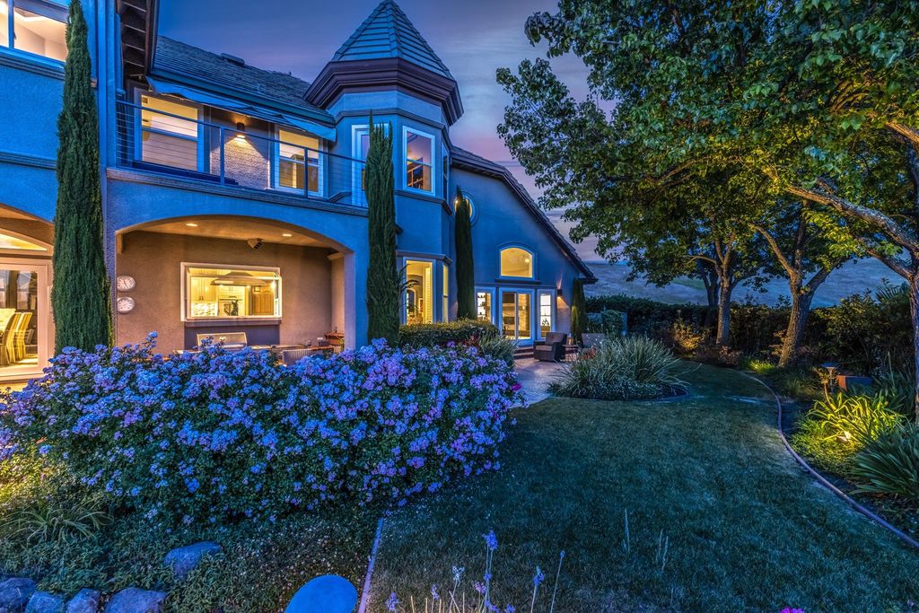 The Home in Danville is a Blackhawk Country Club estate has an amazing backyard with solar-heated pool, spa, hot tub, putting green, gardens, multiple venues now available for sale. This home located at 4338 Quail Run Ln, Danville, California