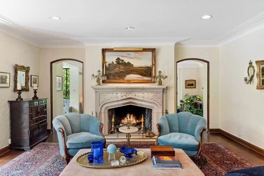 The Home in Illinois is a luxurious home meticulously maintained and updated for entertaining or a variety of family situations now available for sale. This home located at 940 Private Rd, Winnetka, Illinois; offering 06 bedrooms and 10 bathrooms with 8,500 square feet of living spaces.