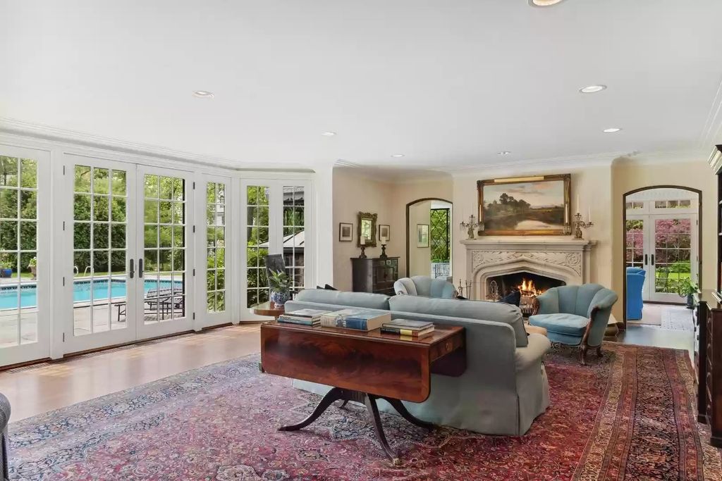 The Home in Illinois is a luxurious home meticulously maintained and updated for entertaining or a variety of family situations now available for sale. This home located at 940 Private Rd, Winnetka, Illinois; offering 06 bedrooms and 10 bathrooms with 8,500 square feet of living spaces.