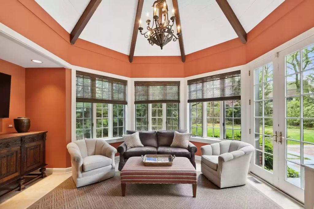 The Home in Illinois is a luxurious home meticulously maintained and updated for entertaining or a variety of family situations now available for sale. This home located at 940 Private Rd, Winnetka, Illinois; offering 06 bedrooms and 10 bathrooms with 8,500 square feet of living spaces.