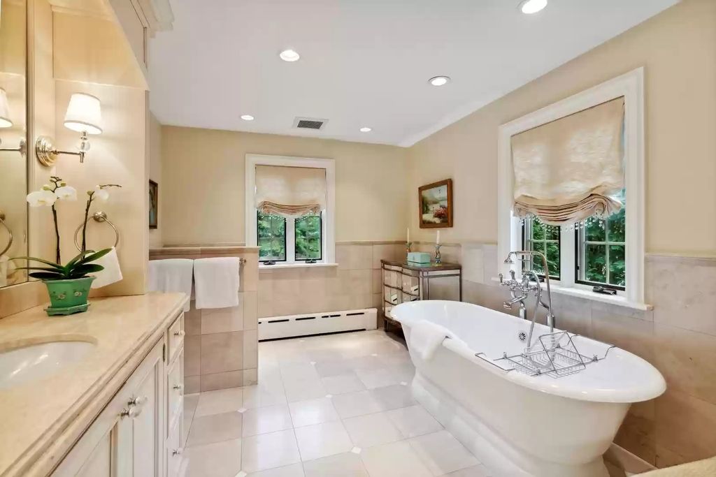 The Home in Illinois is a luxurious home meticulously maintained and updated for entertaining or a variety of family situations now available for sale. This home located at 940 Private Rd, Winnetka, Illinois; offering 06 bedrooms and 10 bathrooms with 8,500 square feet of living spaces.