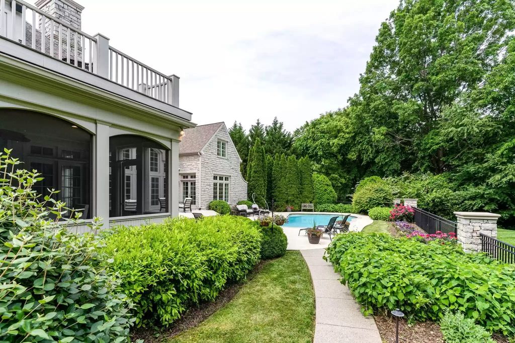 The Home in Tennessee is a luxurious home with private backyard overlooking the 14th hole of Brentwood Country Club now available for sale. This home located at 5250 Hayes Pl, Brentwood, Tennessee; offering 05 bedrooms and 06 bathrooms with 7,401 square feet of living spaces.