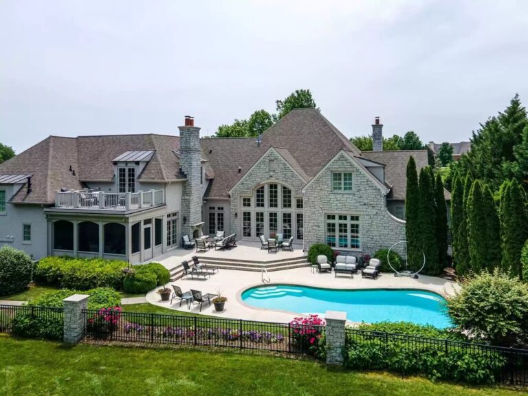 This Estate Commands Gorgeous Views Throughout in Tennessee