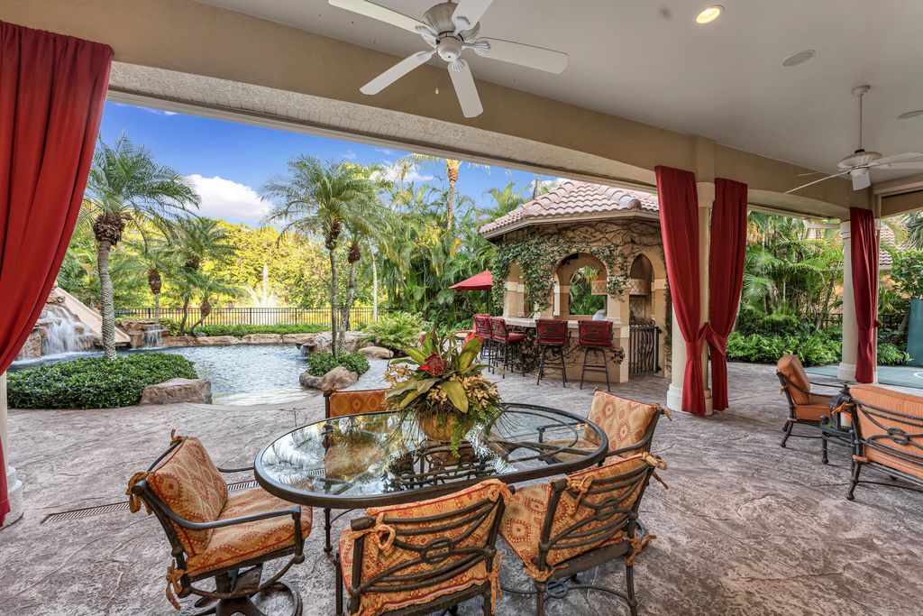 This-5499777-Exceptional-Custom-Home-in-Naples-is-Ideal-for-Entertaining-with-Luxurious-Amenities-24