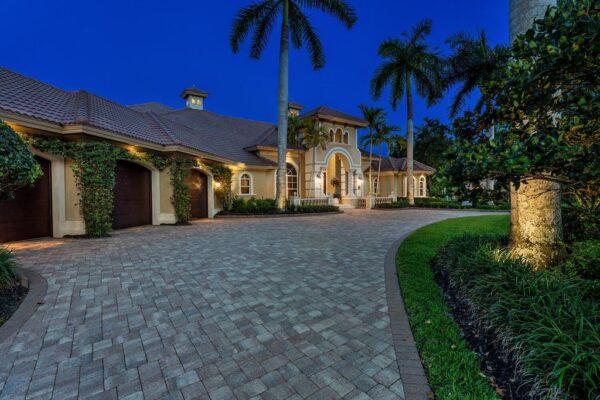 5 499 777 Exceptional Custom Home In Naples Is An Ideal For Entertaining   This 5499777 Exceptional Custom Home In Naples Is Ideal For Entertaining With Luxurious Amenities 28 600x400 