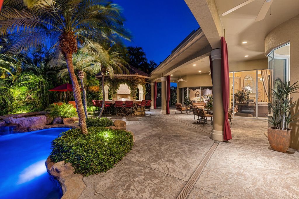 This-5499777-Exceptional-Custom-Home-in-Naples-is-Ideal-for-Entertaining-with-Luxurious-Amenities-5