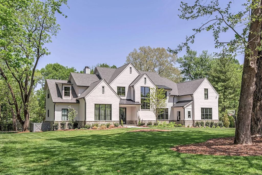 The Home in Tennessee is a luxurious home which is still under warranty and in pristine condition now available for sale. This home located at 1024 Gateway Ln, Nashville, Tennessee; offering 06 bedrooms and 08 bathrooms with 7,535 square feet of living spaces. 