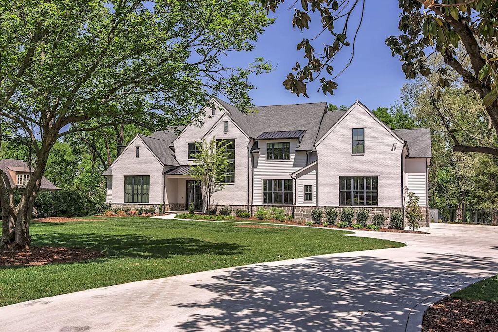 The Home in Tennessee is a luxurious home which is still under warranty and in pristine condition now available for sale. This home located at 1024 Gateway Ln, Nashville, Tennessee; offering 06 bedrooms and 08 bathrooms with 7,535 square feet of living spaces. 
