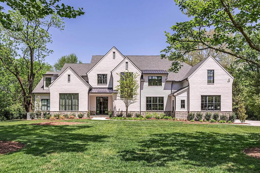 The Home in Tennessee is a luxurious home which is still under warranty and in pristine condition now available for sale. This home located at 1024 Gateway Ln, Nashville, Tennessee; offering 06 bedrooms and 08 bathrooms with 7,535 square feet of living spaces. 