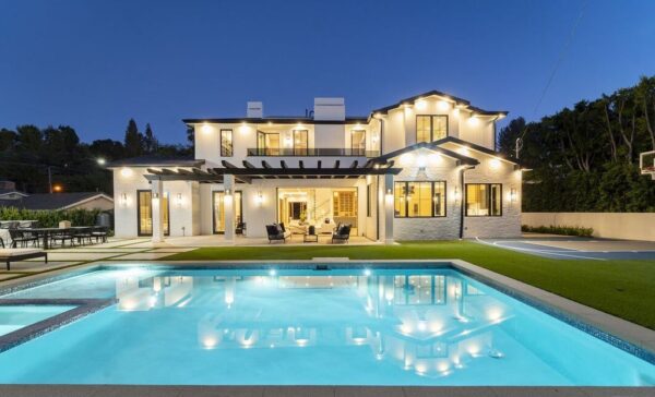 This $6,895,000 Brand New Construction Home in Encino boasts An Incredibly Open and Functional Floor Plan
