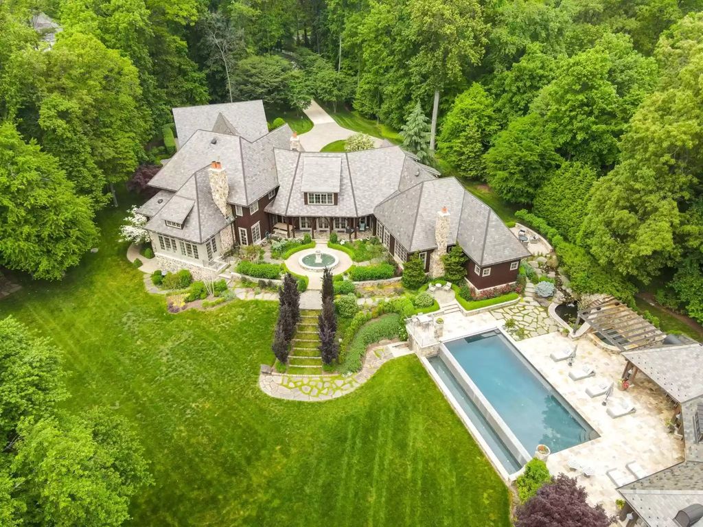 The Estate in Virginia is the fully gated estate, designed by well-known landscape designer, Charles Owen of Fine Landscapes, now available for sale. This home located at 524 Innsbruck Ave, Great Falls, Virginia