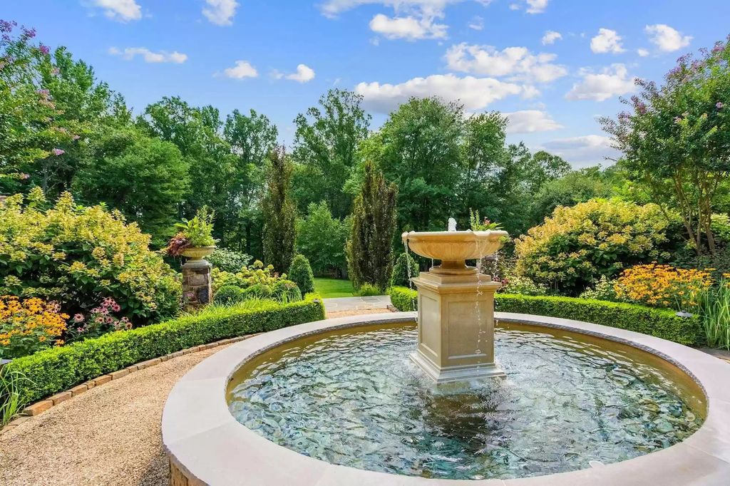 The Estate in Virginia is the fully gated estate, designed by well-known landscape designer, Charles Owen of Fine Landscapes, now available for sale. This home located at 524 Innsbruck Ave, Great Falls, Virginia