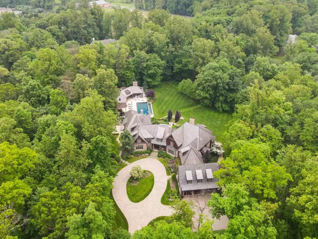 The Estate in Virginia is the fully gated estate, designed by well-known landscape designer, Charles Owen of Fine Landscapes, now available for sale. This home located at 524 Innsbruck Ave, Great Falls, Virginia