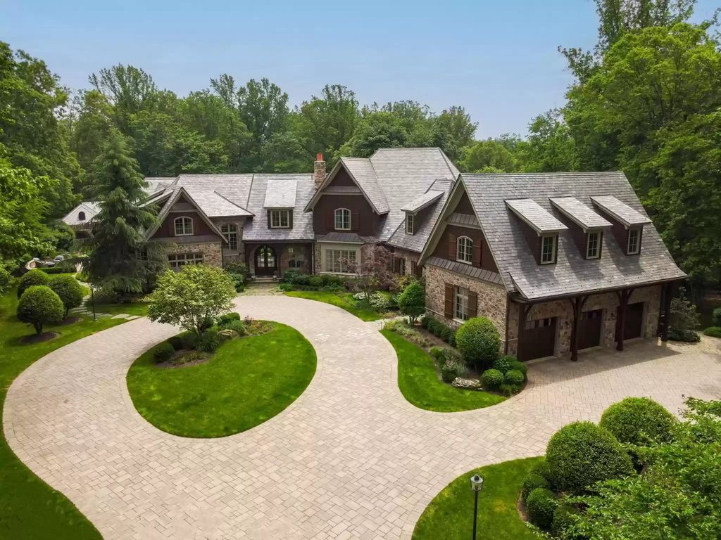 The Estate in Virginia is the fully gated estate, designed by well-known landscape designer, Charles Owen of Fine Landscapes, now available for sale. This home located at 524 Innsbruck Ave, Great Falls, Virginia