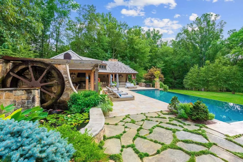 The Estate in Virginia is the fully gated estate, designed by well-known landscape designer, Charles Owen of Fine Landscapes, now available for sale. This home located at 524 Innsbruck Ave, Great Falls, Virginia