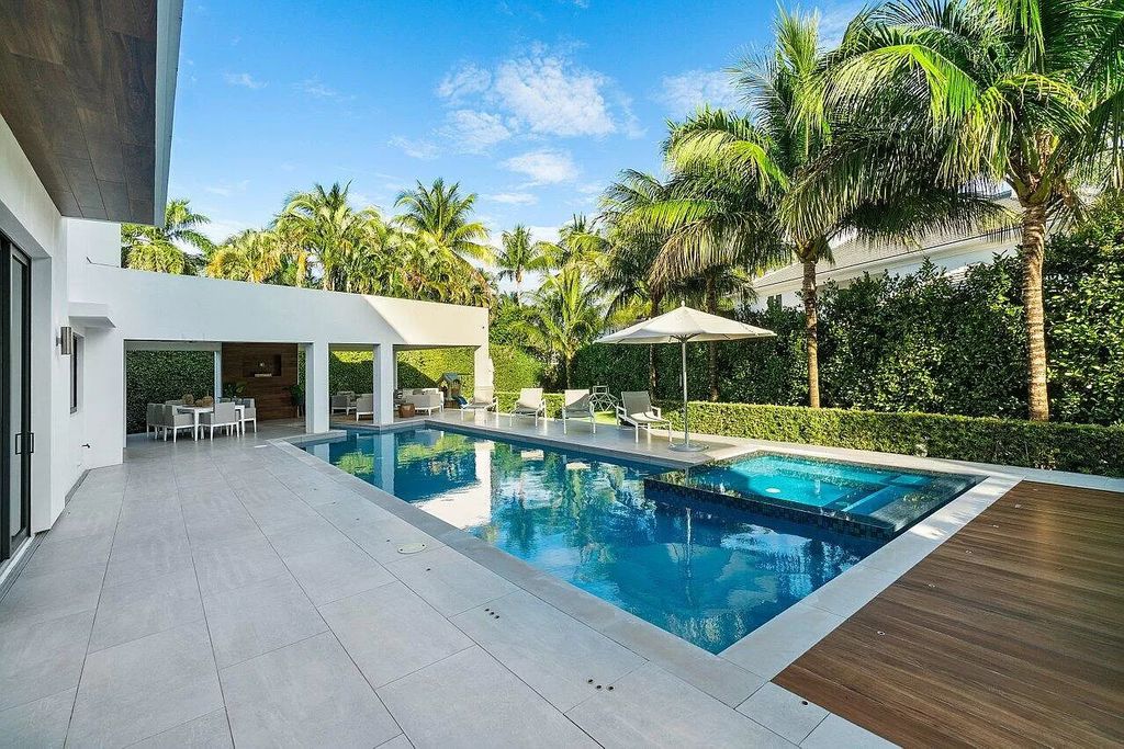 This-8700000-Modern-European-Home-in-Boca-Raton-has-An-Incredible-Backyard-Space-18