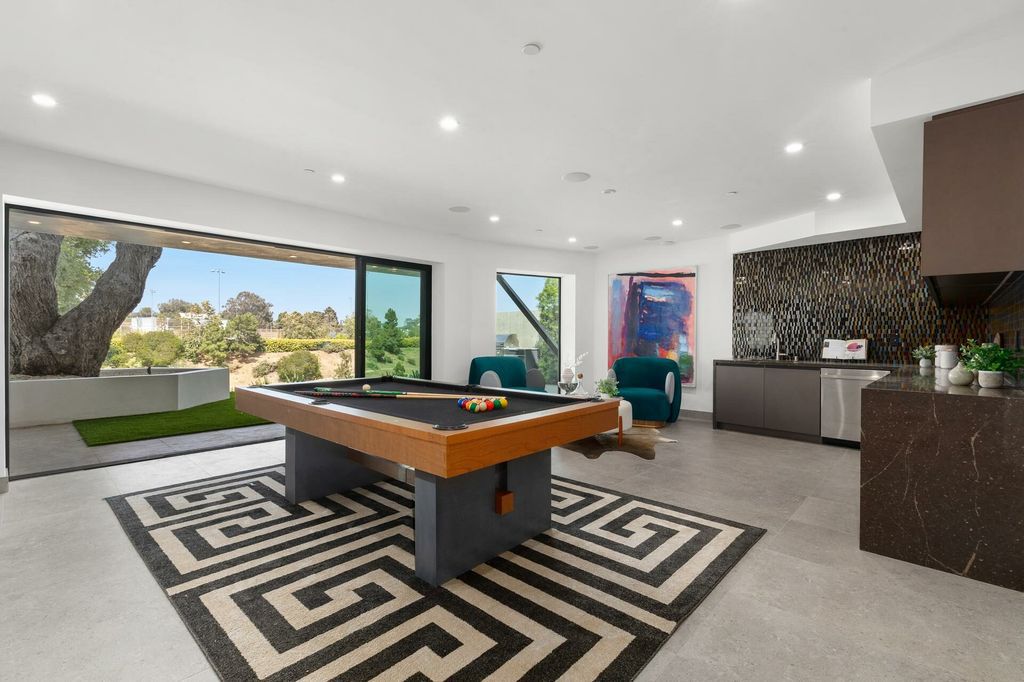 The Home in Pacific Palisades is a newly extraordinary residence nestled in the Via Bluffs neighborhood featuring spacious living and luxe amenities now available for sale. This home located at 15333 De Pauw St, Pacific Palisades, California