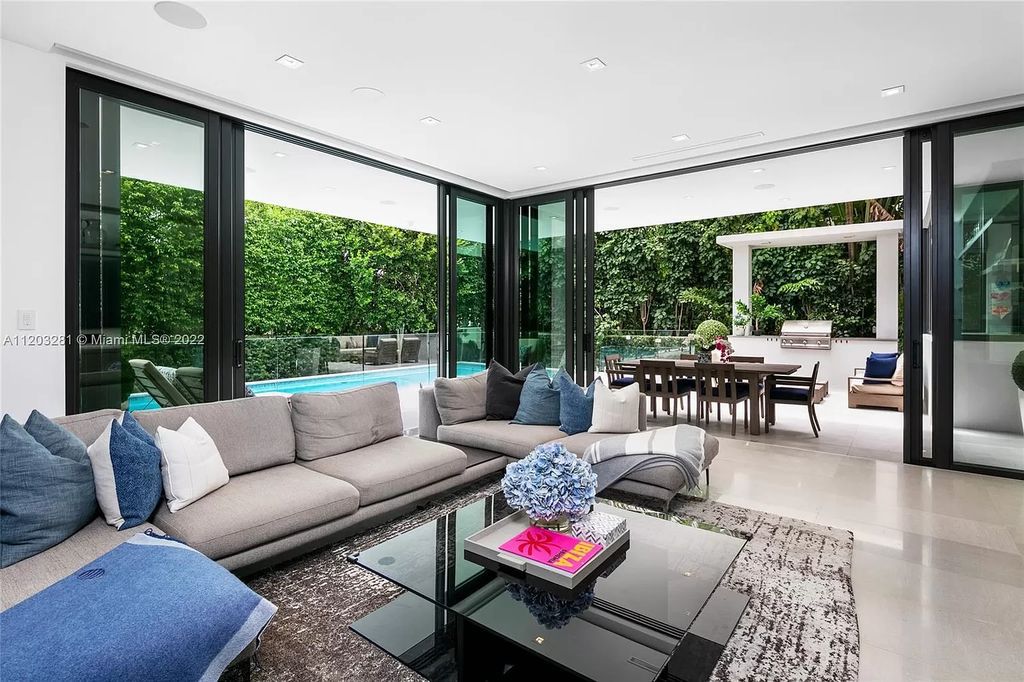 This-8995000-Contemporary-Home-in-Miami-Beach-is-Perfect-for-both-Family-Enjoyment-and-Entertainment-27