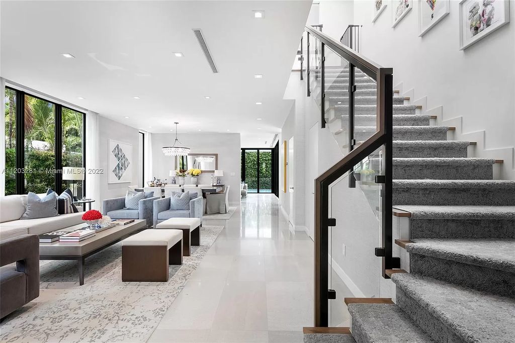 This-8995000-Contemporary-Home-in-Miami-Beach-is-Perfect-for-both-Family-Enjoyment-and-Entertainment-30