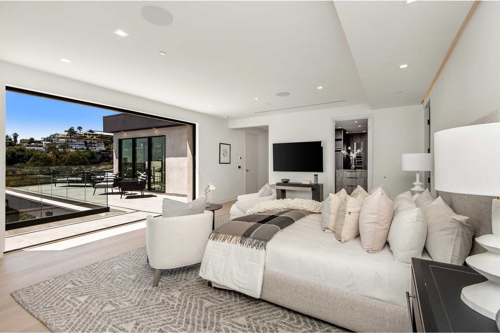 The Home in Los Angeles is a brand new modern gated view property was designed with both entertaining and everyday living in mind now available for sale. This home located at 1947 Glencoe Way, Los Angeles, California