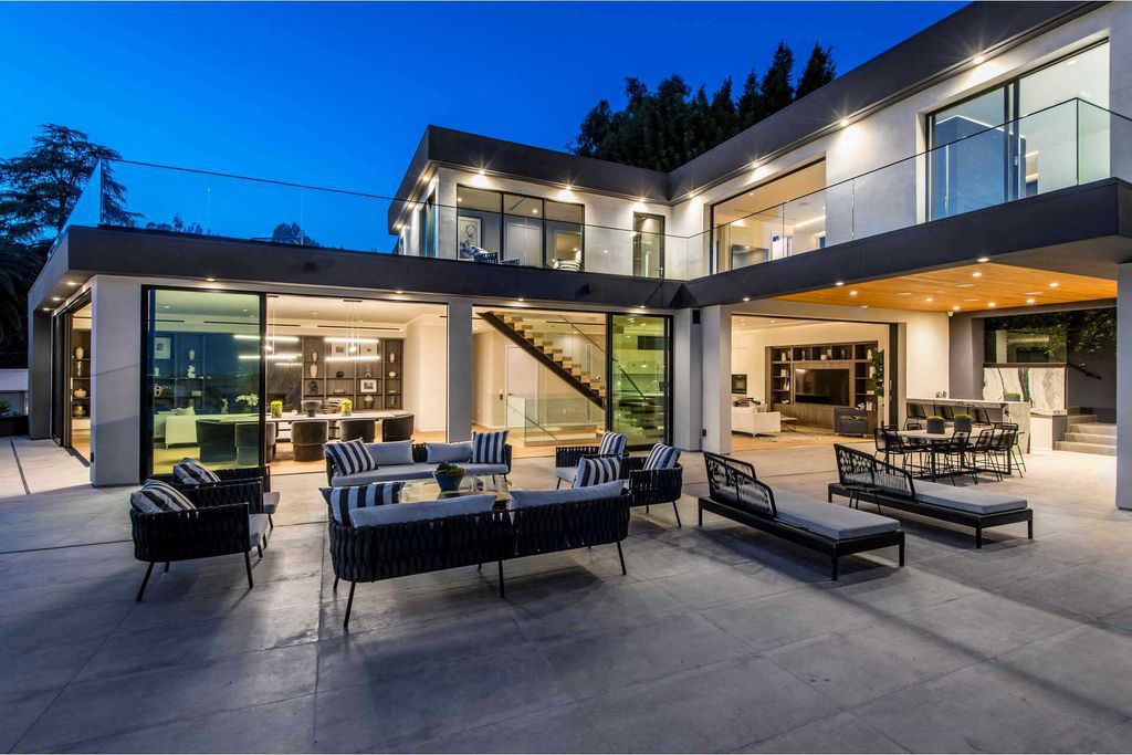 The Home in Los Angeles is a brand new modern gated view property was designed with both entertaining and everyday living in mind now available for sale. This home located at 1947 Glencoe Way, Los Angeles, California