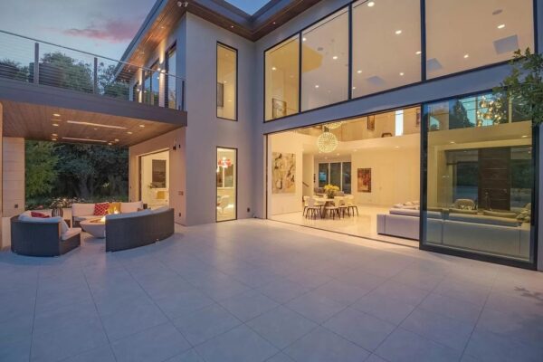This 9500000 Contemporary Home In Los Gatos Boasts Sophisticated Design With Generous Living Spaces 16 600x400 