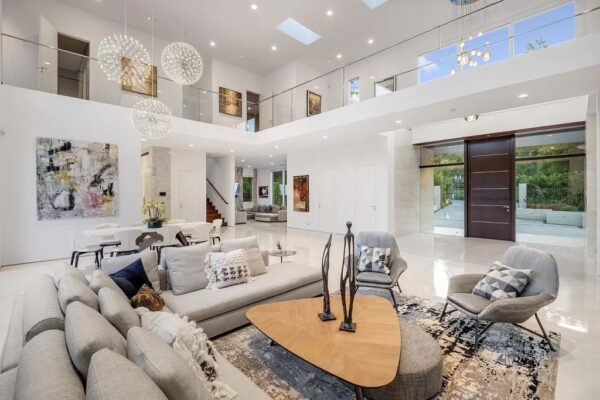 This 9500000 Contemporary Home In Los Gatos Boasts Sophisticated Design With Generous Living Spaces 18 600x400 